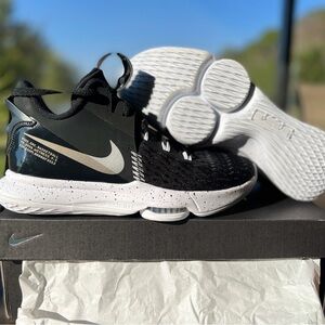 Nike LeBron Witness V - Mens 9.5 - black/silver feature